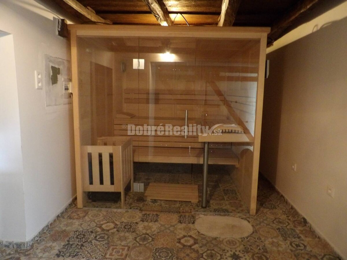 Pôvabný domček s očarujúcou záhradou na PREDAJ — foto 12