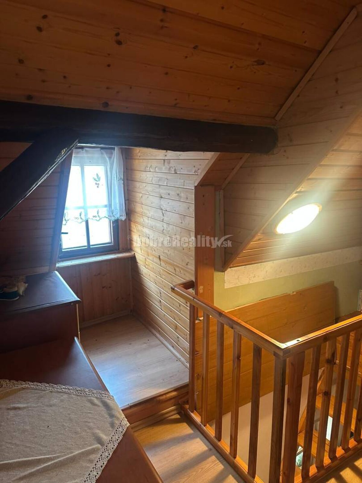 Pôvabný domček s očarujúcou záhradou na PREDAJ — foto 15