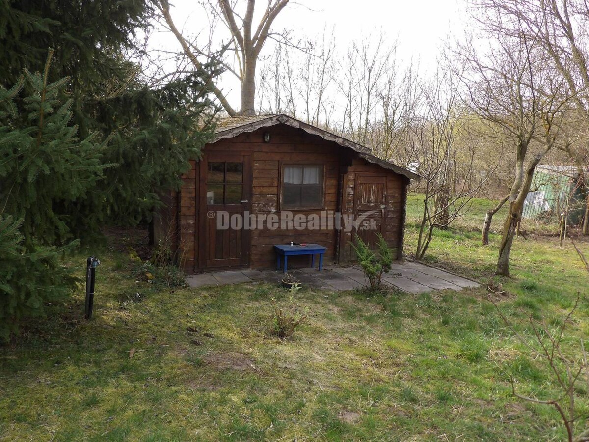 Pôvabný domček s očarujúcou záhradou na PREDAJ — foto 18