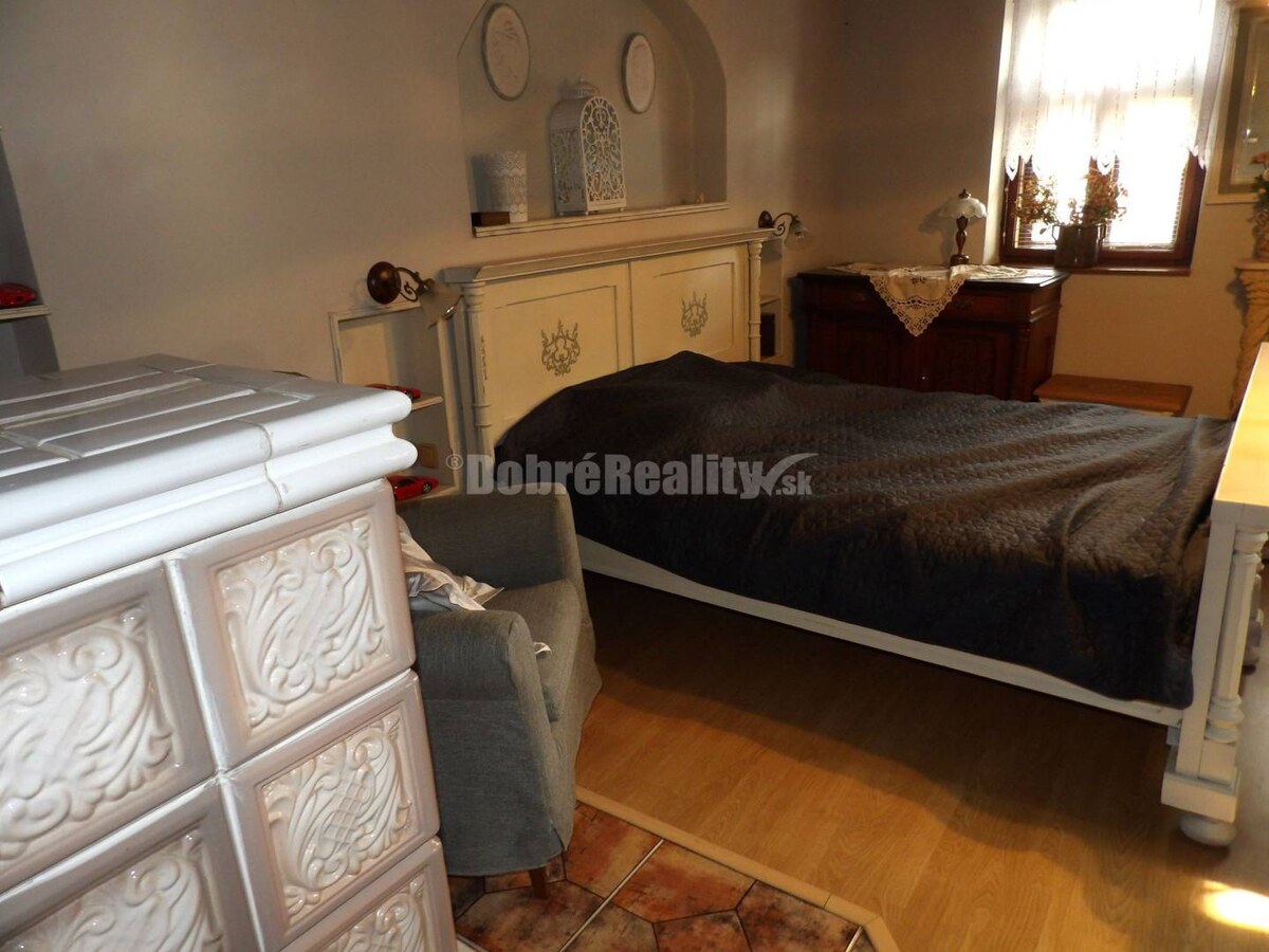 Pôvabný domček s očarujúcou záhradou na PREDAJ — foto 2