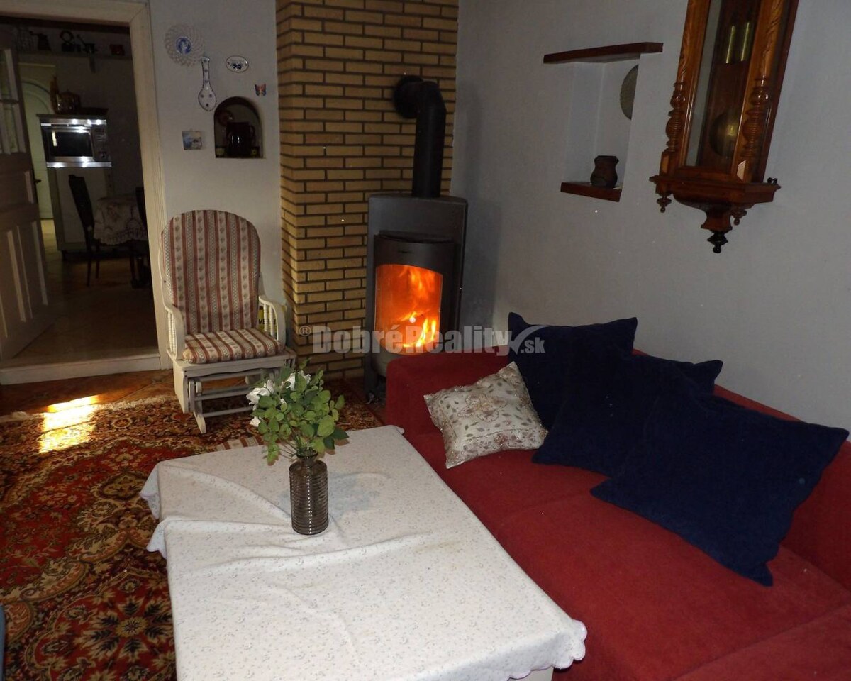 Pôvabný domček s očarujúcou záhradou na PREDAJ — foto 5