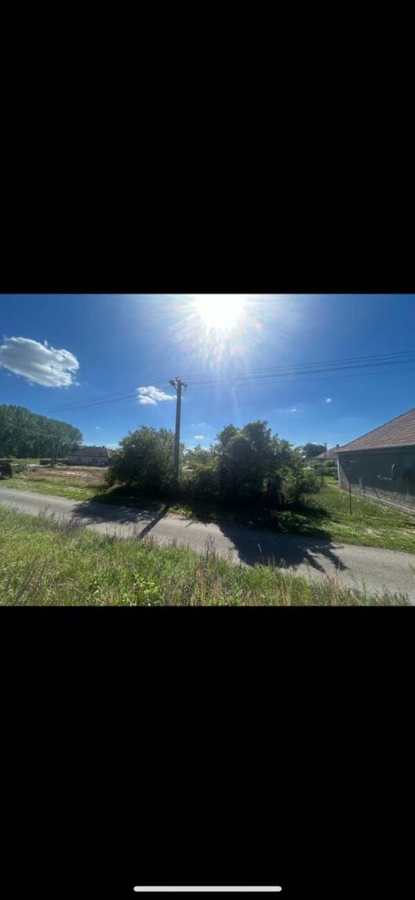 Exkluzívne, pozemok pri Váhu na predaj.
