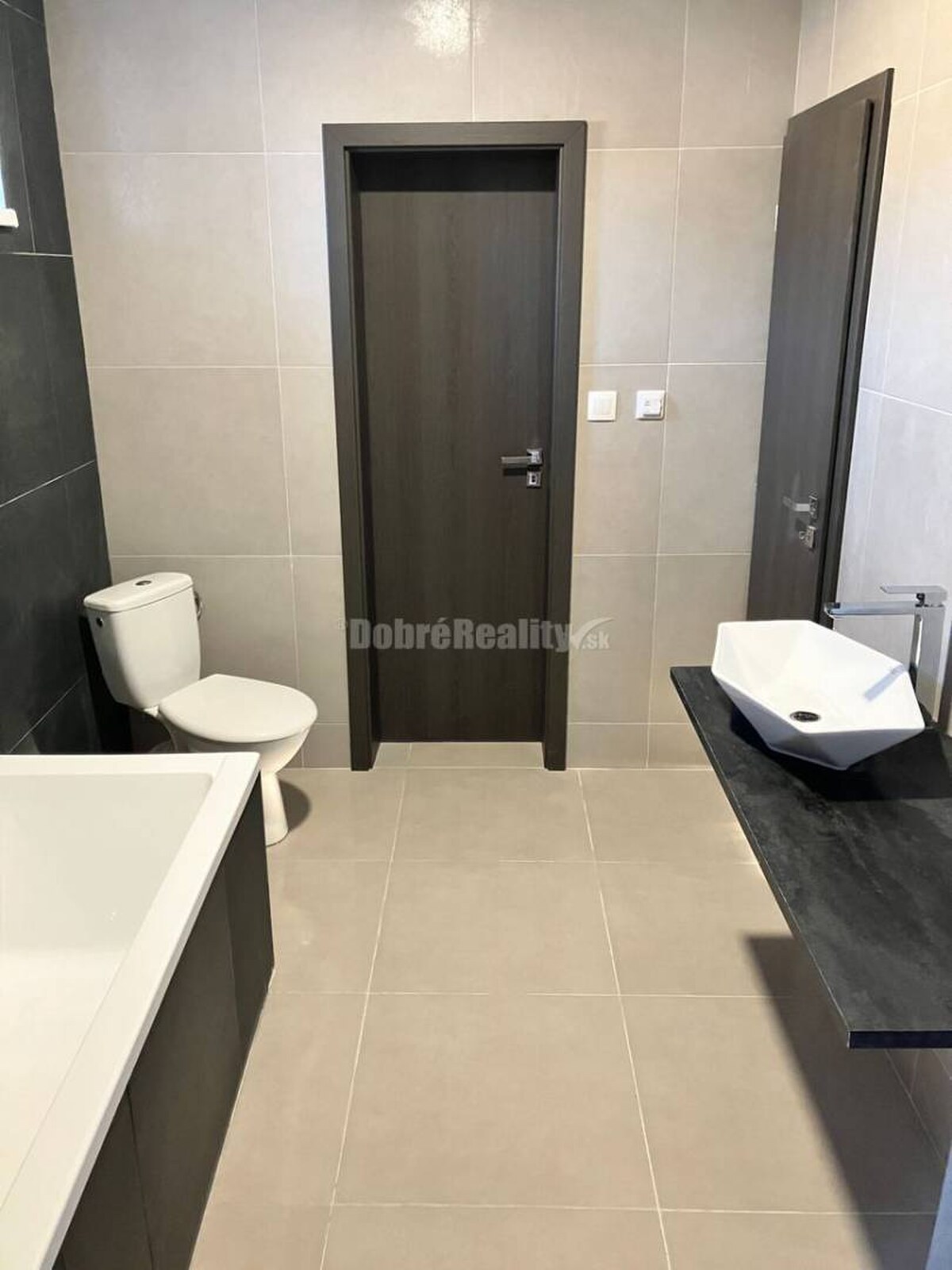 Ponúkame Vám na predaj 3 - izbový rodinný dom po kompletnej rekonštruk — foto 4