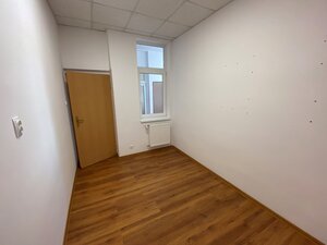 Na prenájom  krásne komerčné priestory na Hlavnom námestí v Rim.Sobote — foto 11