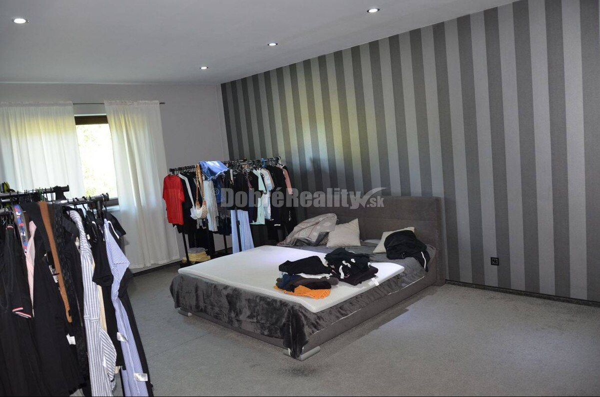 Dobré Reality ponúkajú luxusný dom s veľkým pozemkom — foto 16