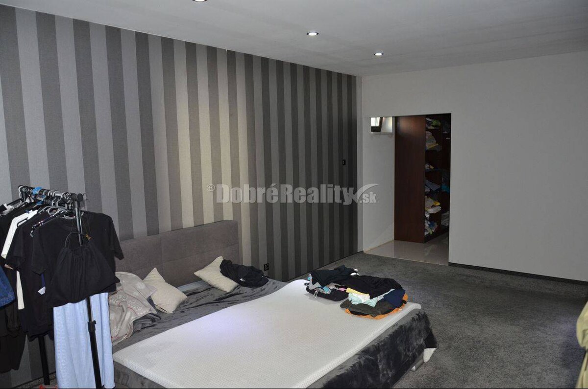 Dobré Reality ponúkajú luxusný dom s veľkým pozemkom — foto 17