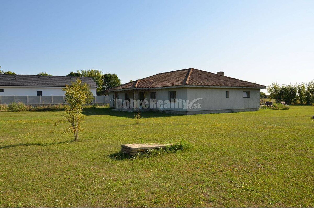 Dobré Reality ponúkajú luxusný dom s veľkým pozemkom — foto 2