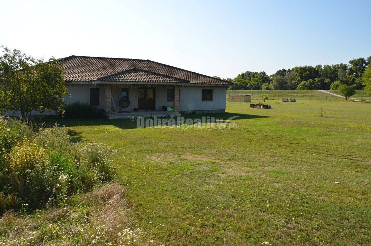 Dobré Reality ponúkajú luxusný dom s veľkým pozemkom — foto 4