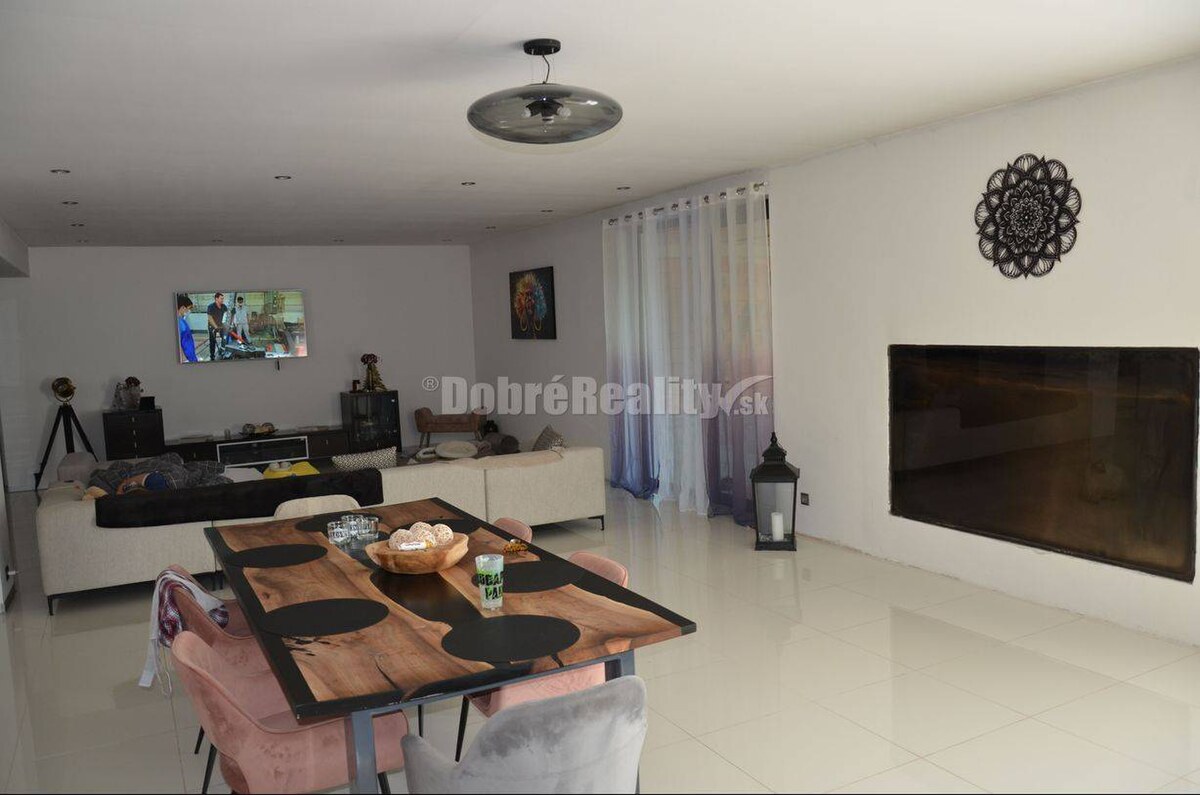 Dobré Reality ponúkajú luxusný dom s veľkým pozemkom — foto 9