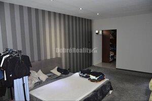 Dobré Reality ponúkajú luxusný dom s veľkým pozemkom — foto 17