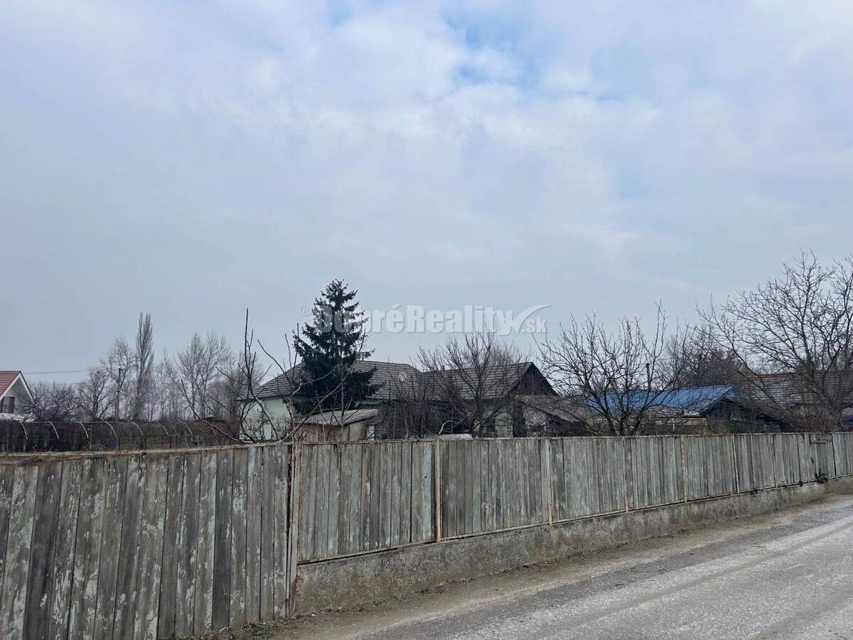 Priestranný a slnečný pozemok na predaj! — foto 2