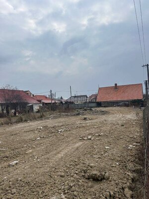 Krásny slnečný pozemok v centre dediny na predaj! — foto 1