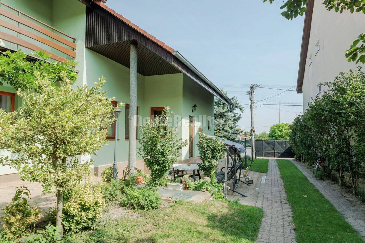 Ponúkame na predaj 2 rodinné domy na jednom pozemku v obci Dvory nad Ž — foto 17