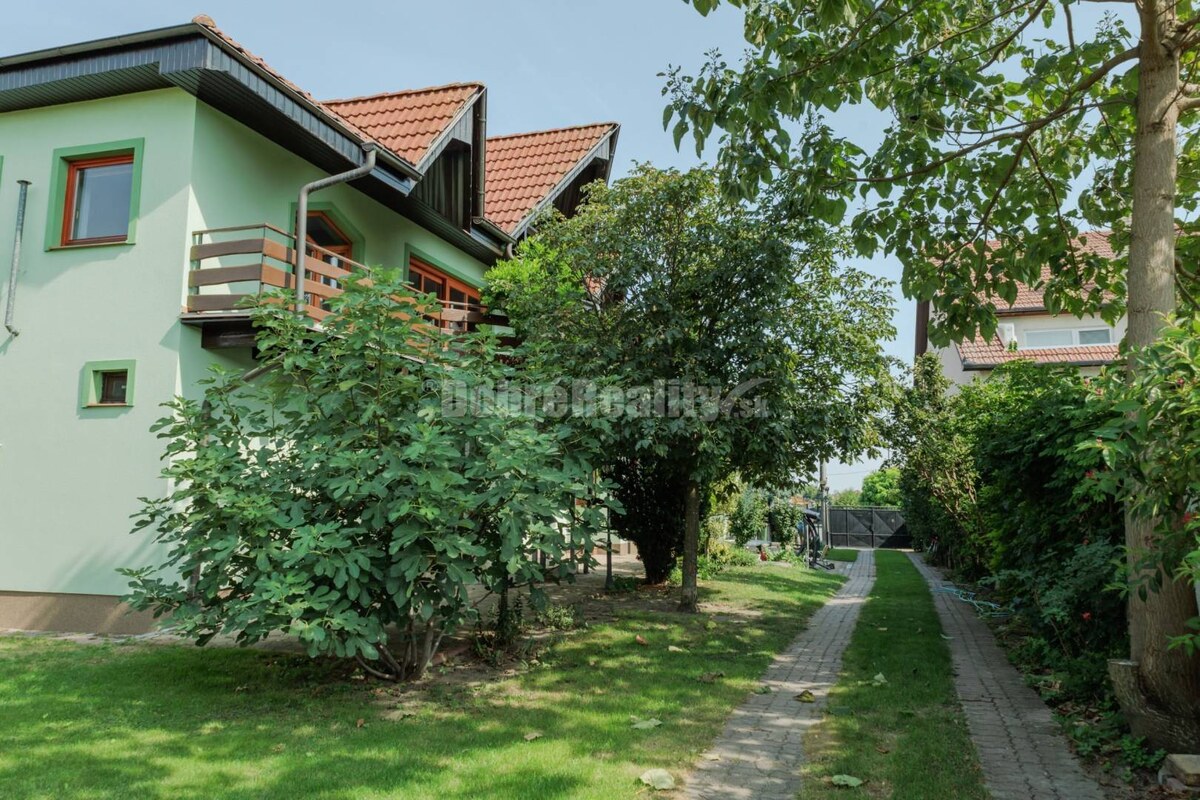 Ponúkame na predaj 2 rodinné domy na jednom pozemku v obci Dvory nad Ž — foto 5