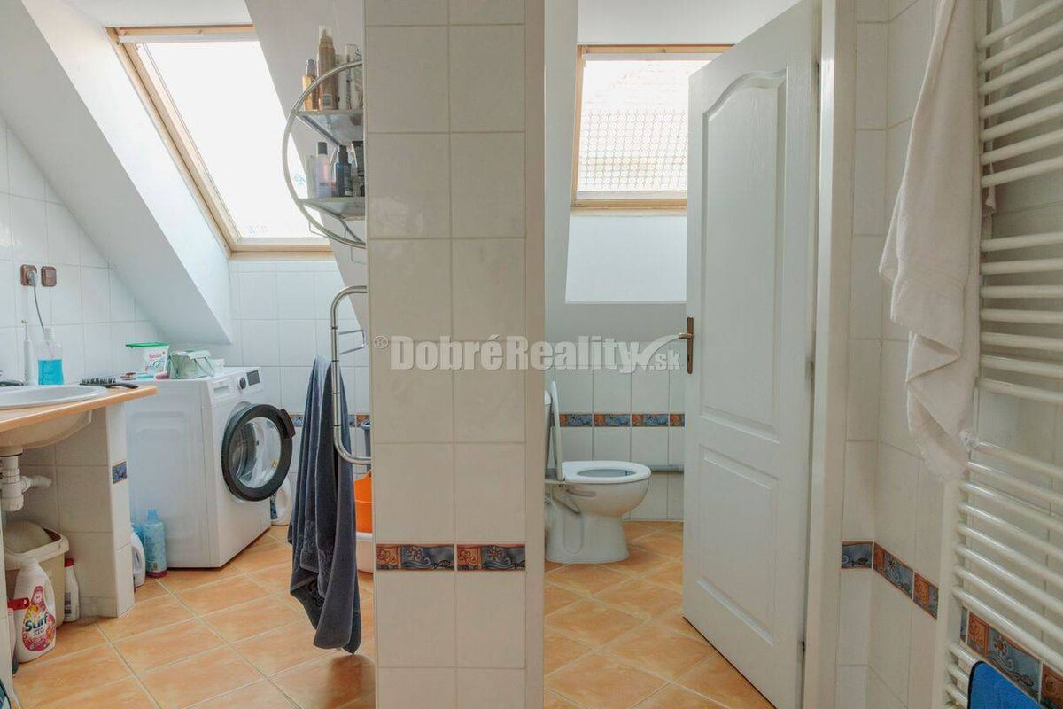 Ponúkame na predaj 2 rodinné domy na jednom pozemku v obci Dvory nad Ž — foto 9