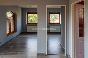 Ponúkame na predaj 2 rodinné domy na jednom pozemku v obci Dvory nad Ž — foto 12