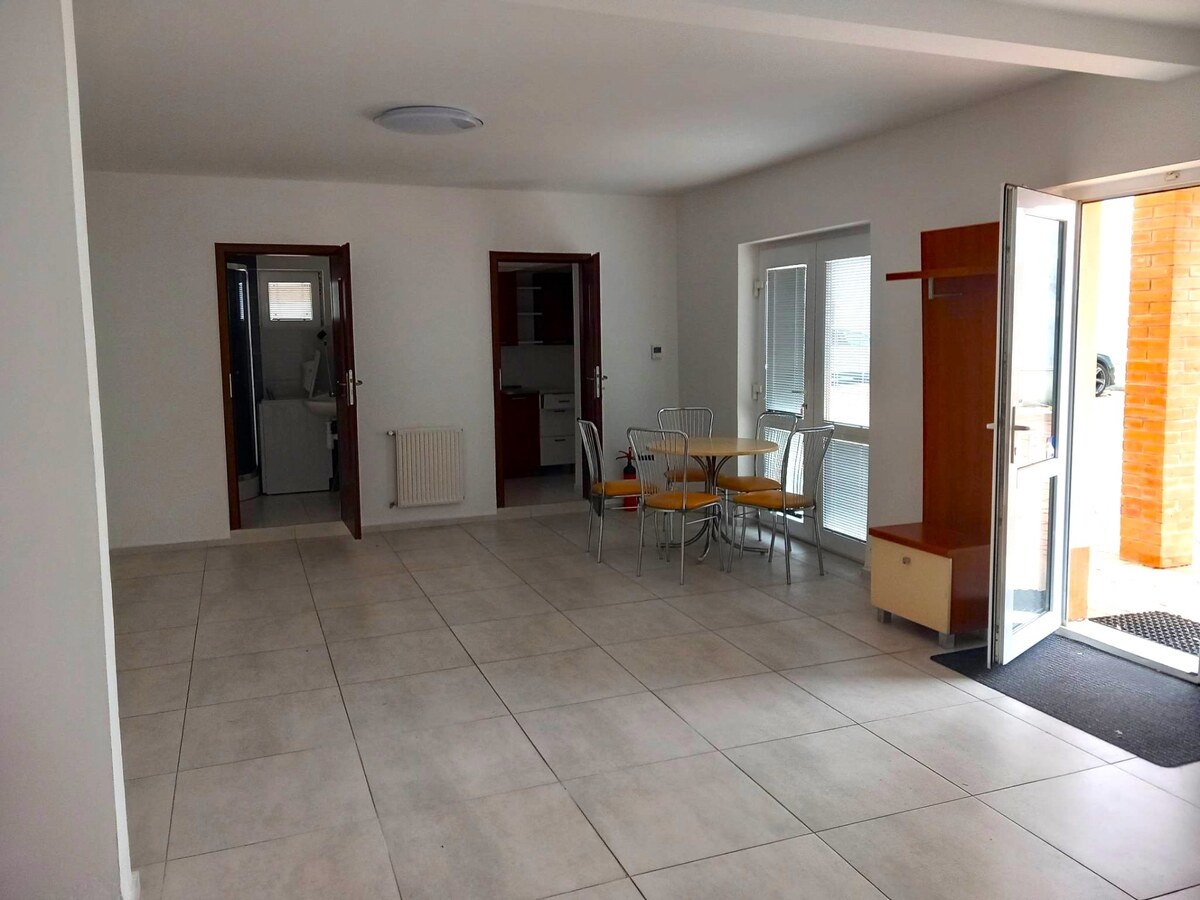 Nájomné priestory v centre Šale — foto 2