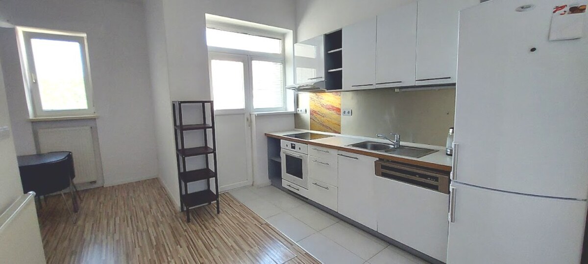 PRENÁJOM: VEĽKOMETRÁŽNY 2 IZBOVÝ BYT S 2 LOGGIAMI, CENTRUM — foto 9