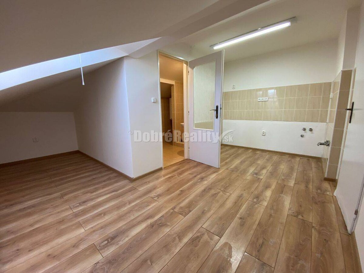 Na prenájom pekný komerčný priestor, na služby v Rimavskej Sobote — foto 4