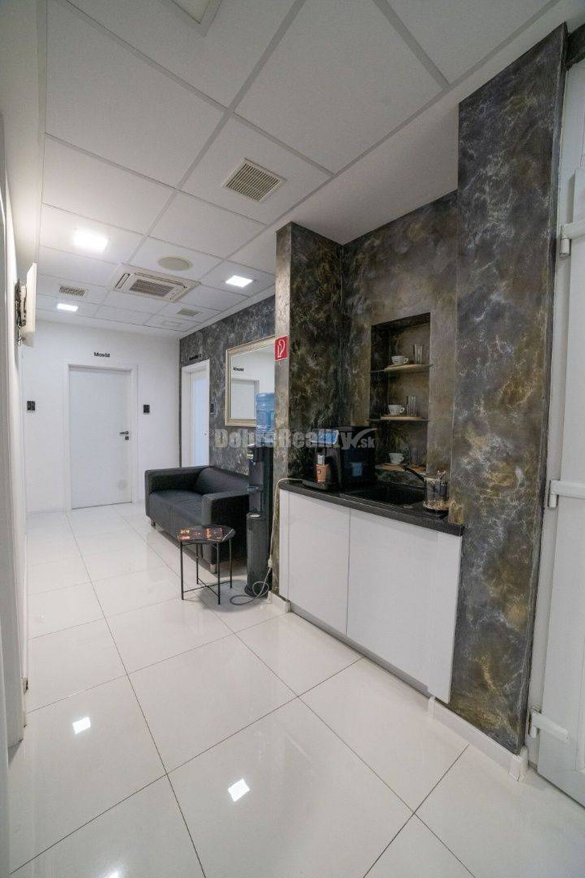 Krásne priestory na podnikanie do prenájmu v centre Rimavskej Soboty — foto 4