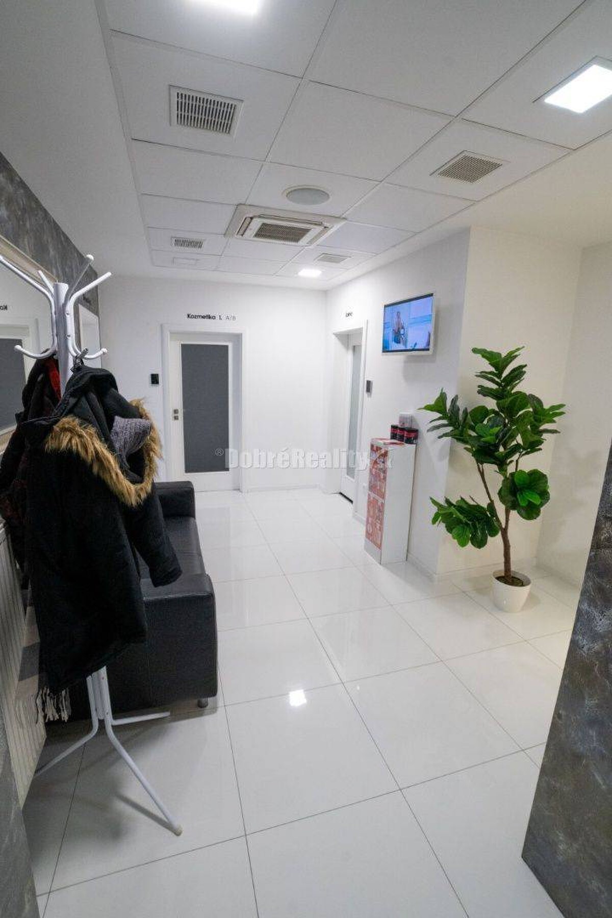 Krásne priestory na podnikanie do prenájmu v centre Rimavskej Soboty — foto 6