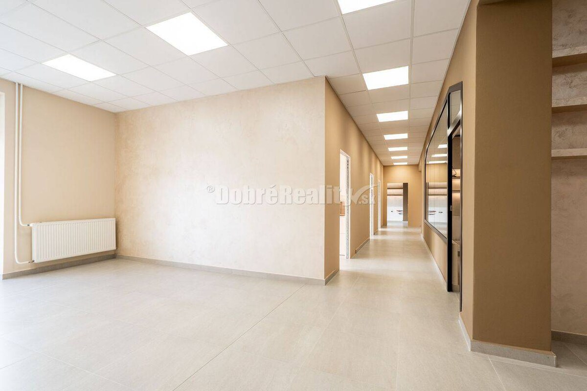 Obchodný alebo administratívny priestor, 160 m2, Banská Bystrica