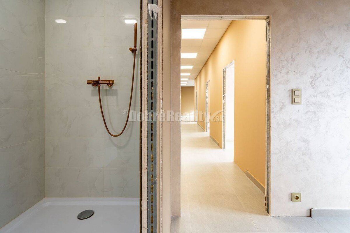 Obchodný alebo administratívny priestor, 160 m2, Banská Bystrica — foto 7