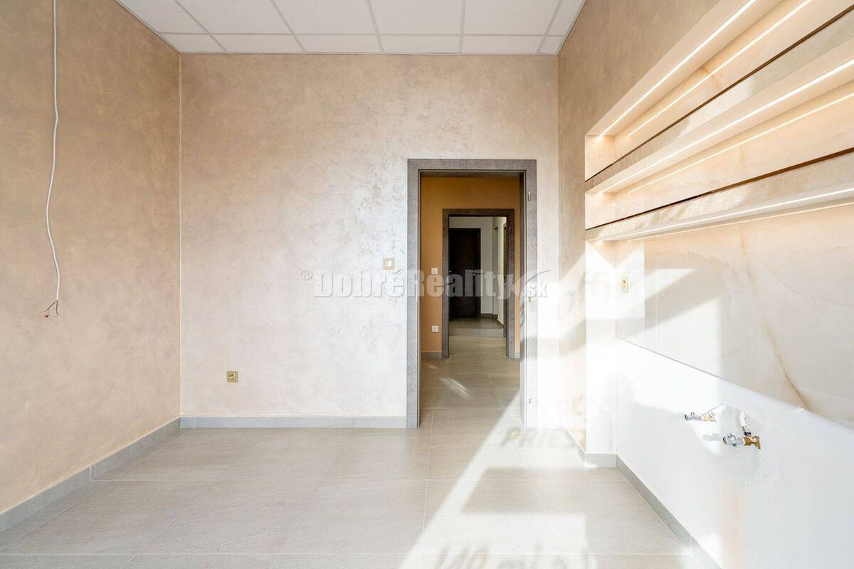 Obchodný alebo administratívny priestor, 160 m2, Banská Bystrica — foto 8