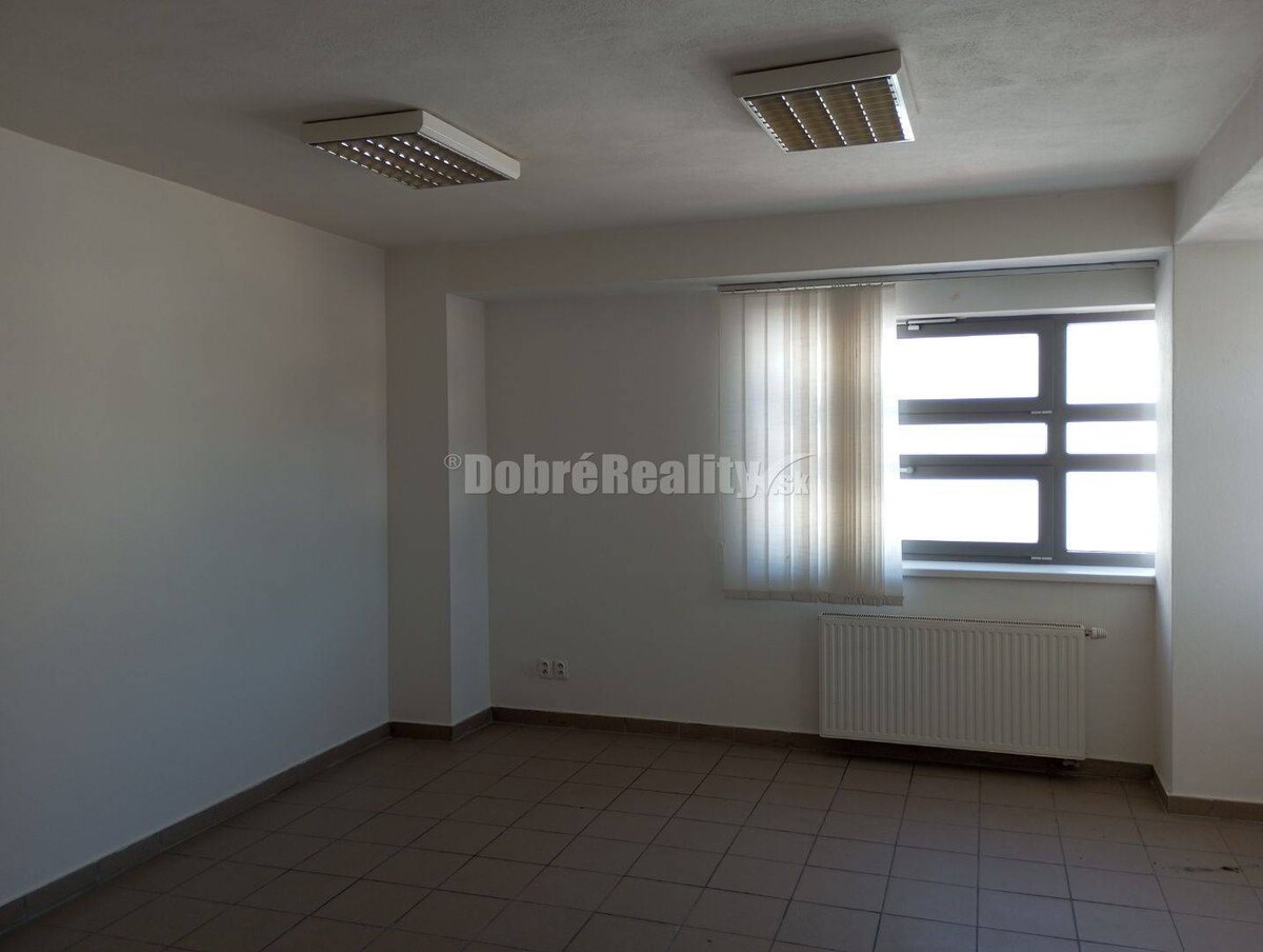 TRI podnikateľské priestory v srdci Šale na prenájom — foto 10