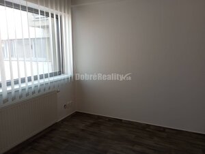TRI podnikateľské priestory v srdci Šale na prenájom — foto 11