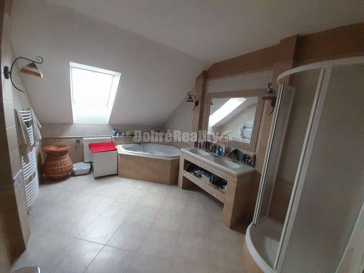 Nadštandartný 6 izbový rodinný dom v Nových Zámkoch — foto 15