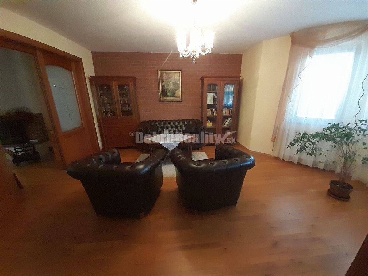 Nadštandartný 6 izbový rodinný dom v Nových Zámkoch — foto 5
