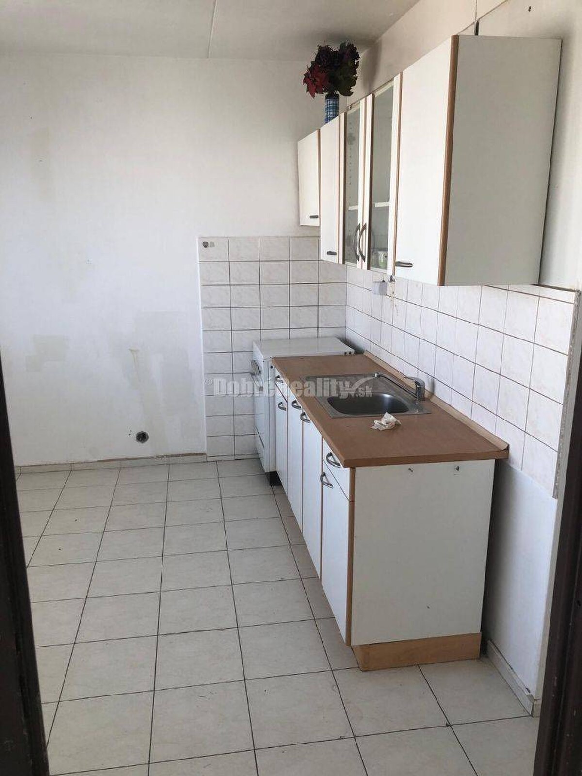 Pripravujeme prenájom 3 - izbového bytu v Lučenci na Vajanského ulici. — foto 3