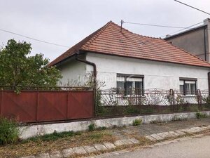 Rodinný dom s veľkým pozemkom na predaj... — foto 1