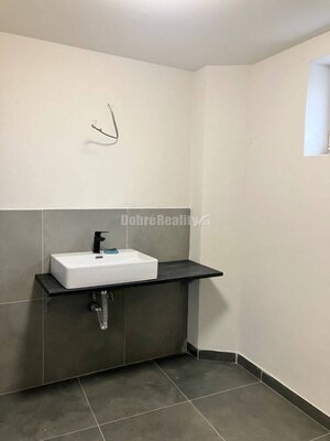 Kompletne zrekonštruovaný 2-izbový byt v Lučenci... — foto 4