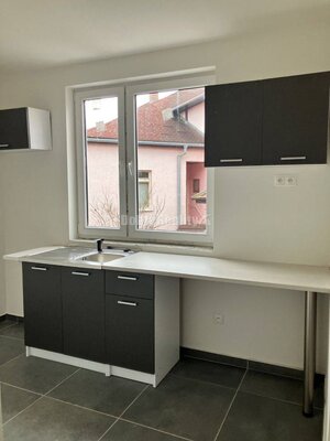 Kompletne zrekonštruovaný 2-izbový byt v Lučenci... — foto 6