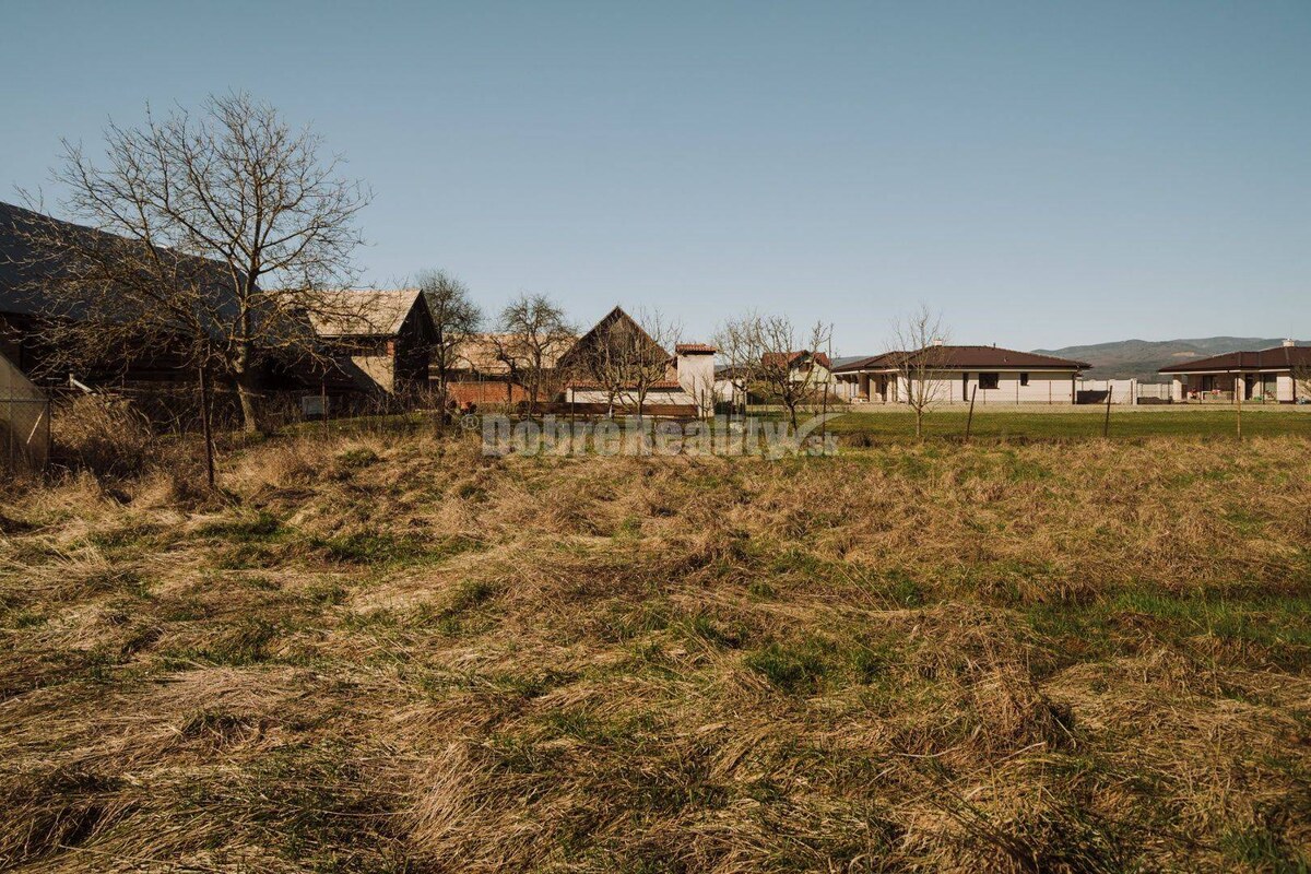 PREDAJ: Pozemok pre výstavbu rodinného domu, 885 m2, Veľká Lúka, okres — foto 2