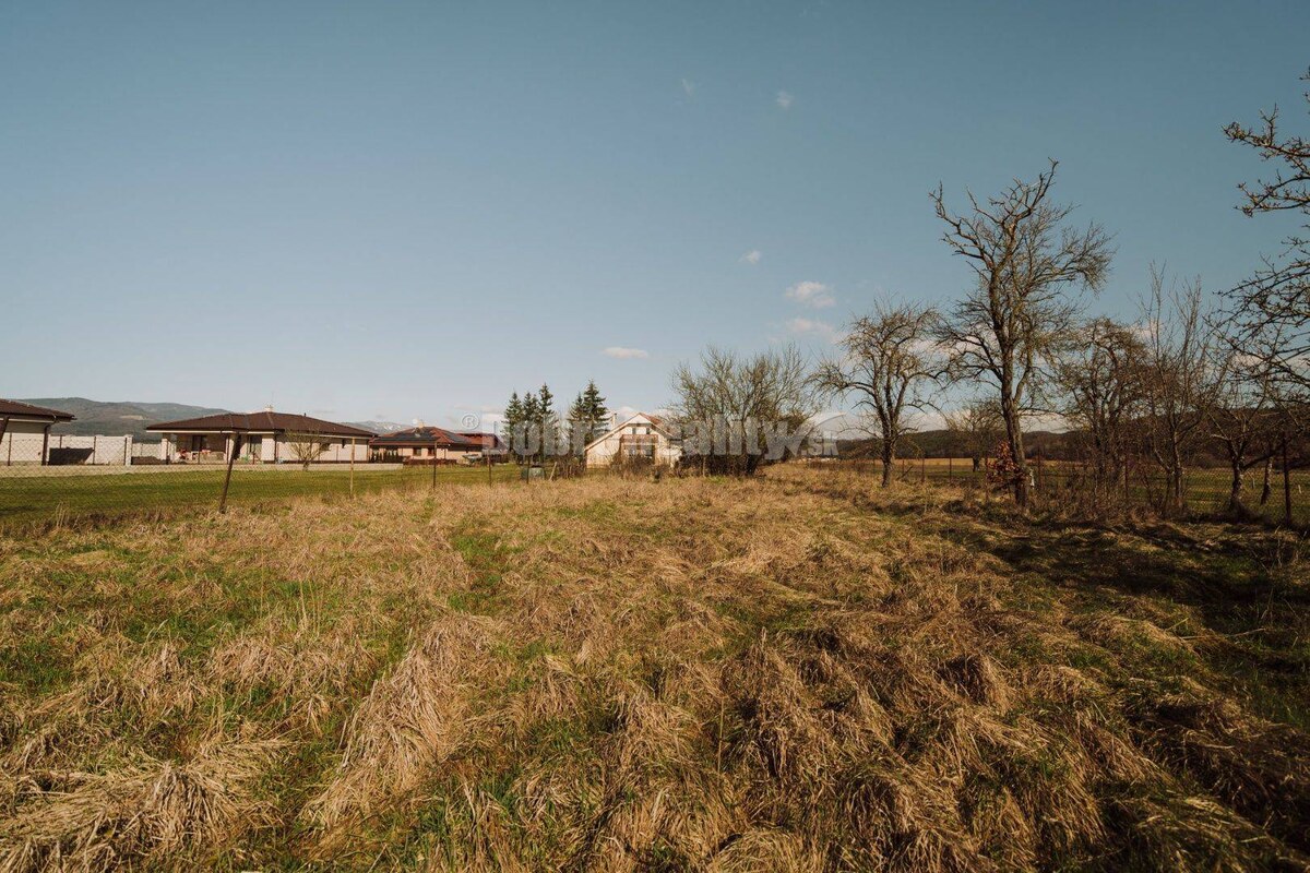 PREDAJ: Pozemok pre výstavbu menšieho rodinného domu, 764 m2, Veľká Lú — foto 2