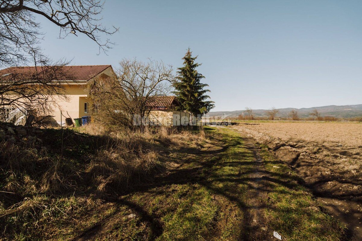 PREDAJ: Pozemok pre výstavbu menšieho rodinného domu, 764 m2, Veľká Lú — foto 6
