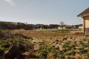 PREDAJ: Pozemok pre výstavbu menšieho rodinného domu, 764 m2, Veľká Lú — foto 3