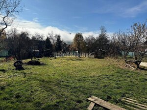 Slnečný pozemok s pôvodným kamenným domom v Michalovej — foto 1