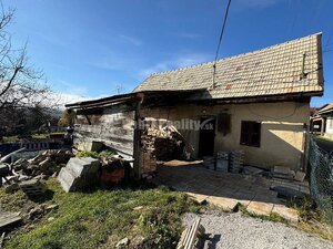 Slnečný pozemok s pôvodným kamenným domom v Michalovej — foto 3