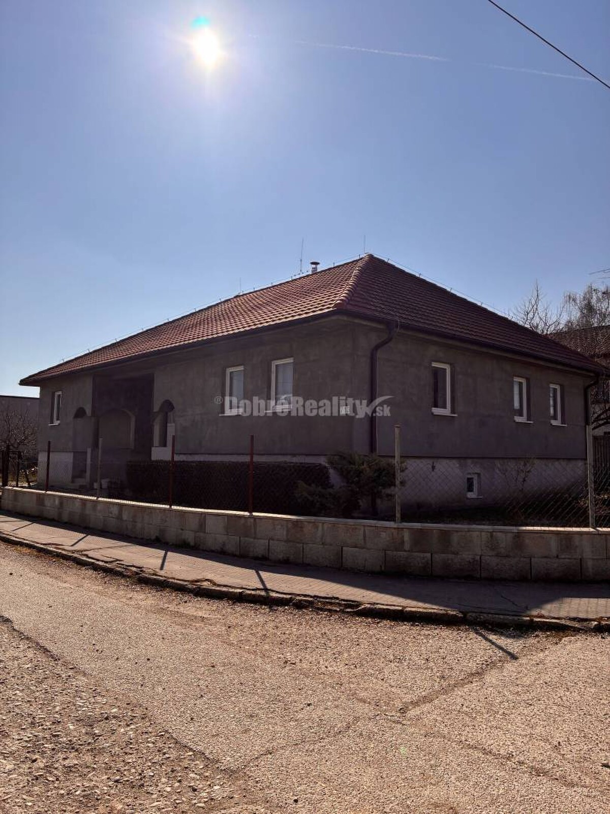 Priestranný rodinný dom v obci Dolné Saliby — foto 10