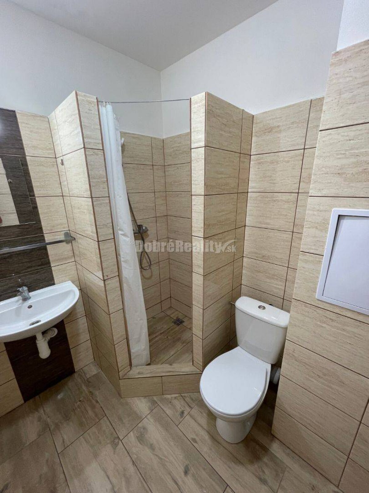 Na prenájom apartmány a izby v ubytovni Dubnica nad Váhom — foto 6