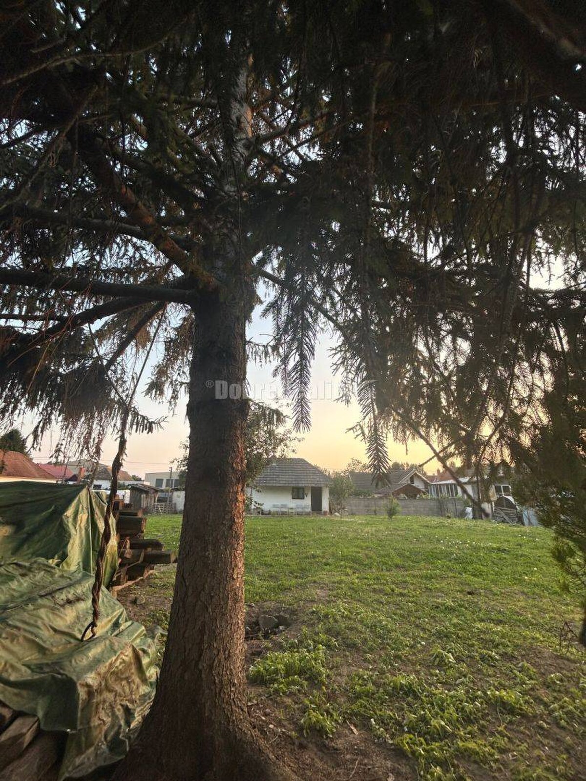 Exkluzívne, pozemok pri Váhu s malou chalúpkou, murovanou pecou a pivn — foto 12