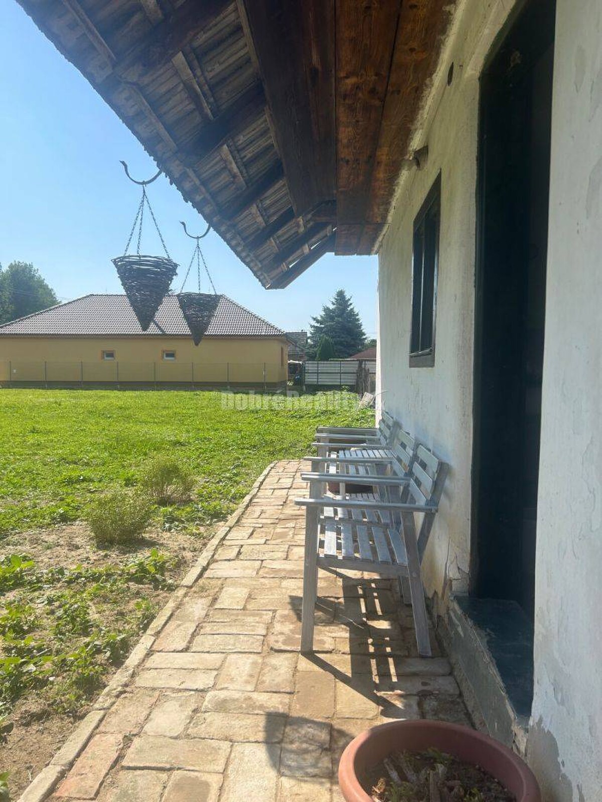 Exkluzívne, pozemok pri Váhu s malou chalúpkou, murovanou pecou a pivn — foto 2