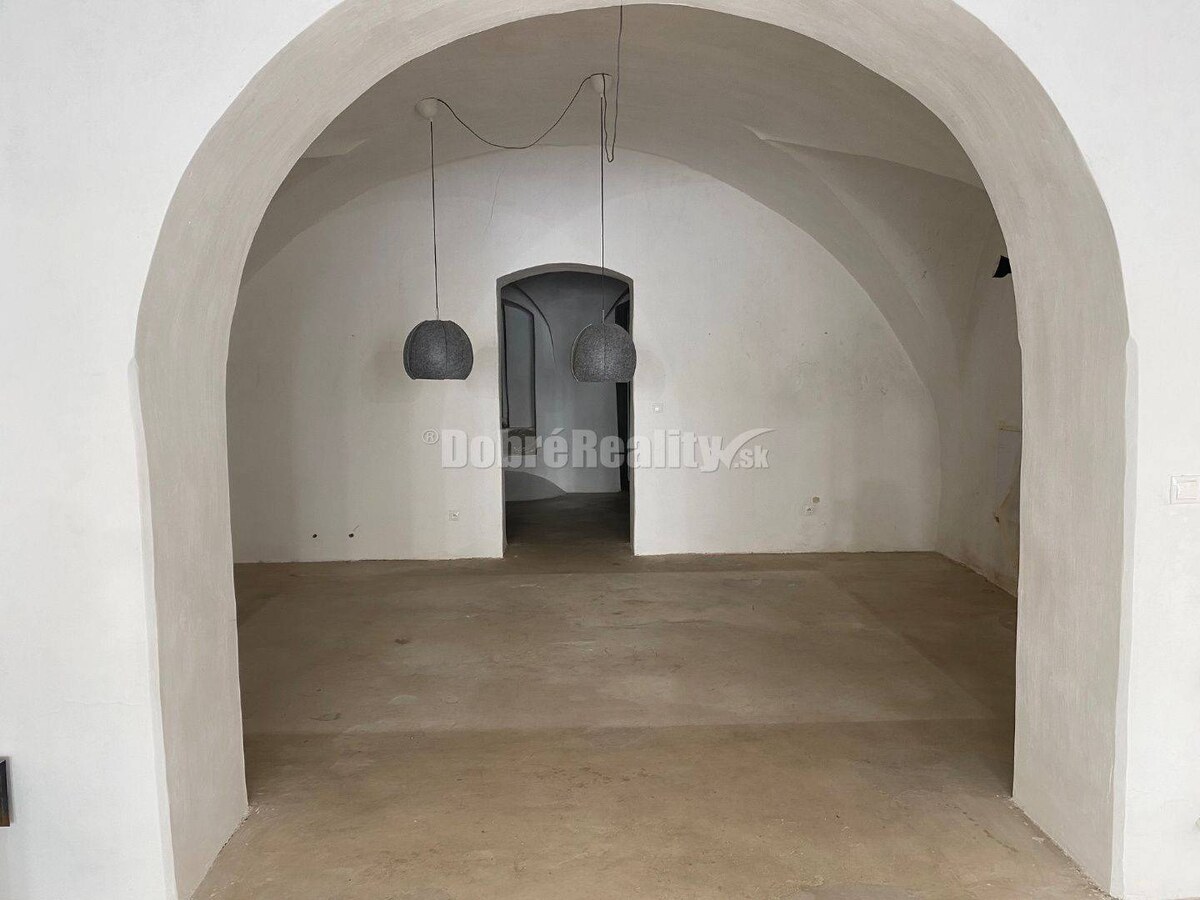 Na prenájom obchodný priestor v historickom centre mesta Banská Štiavn — foto 4