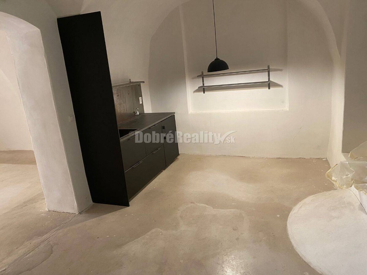 Na prenájom obchodný priestor v historickom centre mesta Banská Štiavn — foto 6