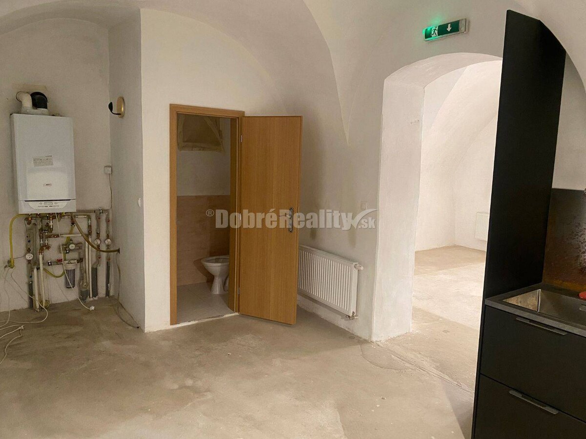 Na prenájom obchodný priestor v historickom centre mesta Banská Štiavn — foto 7