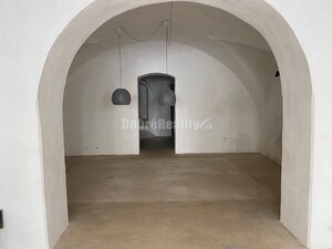 Na prenájom obchodný priestor v historickom centre mesta Banská Štiavn — foto 4